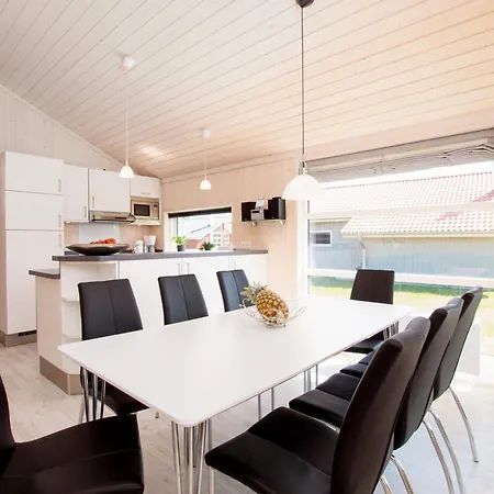 別荘 Scandinavian Coastal Escape With Sauna